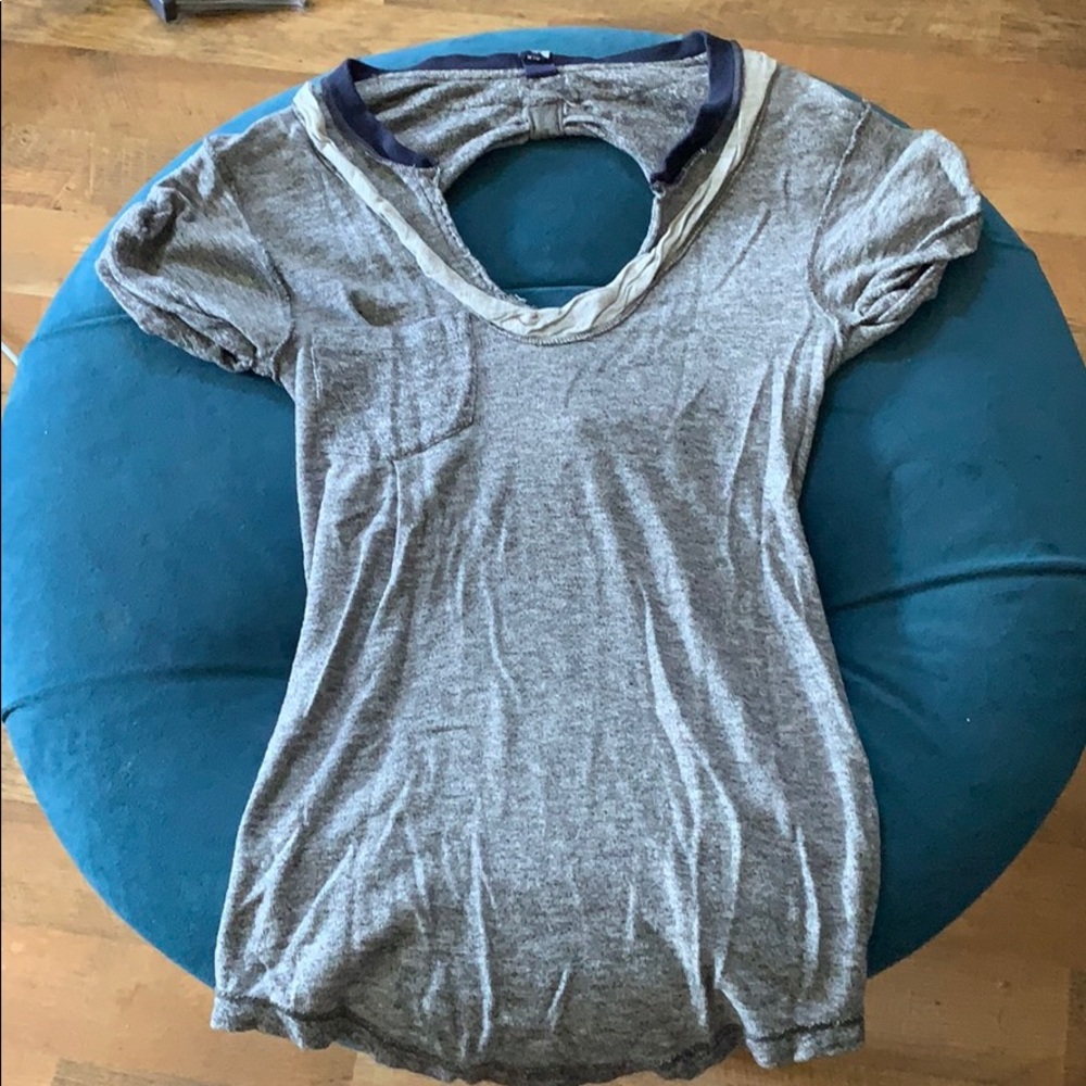 Keyhole back tee.